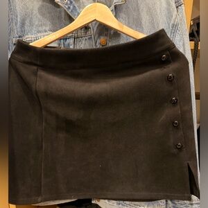 HALARA Black Mini Skirt with Button Accents
